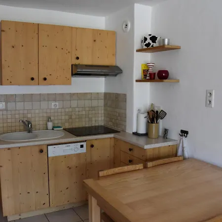 Apartment Chaleureux Pmr Avec Terrasse Sud, Parking, Pres De Champagny-en-vanoise La Plagne