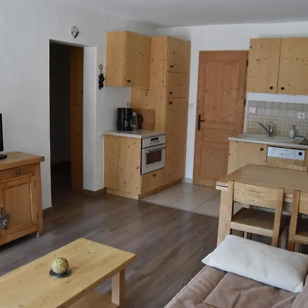 Chaleureux Pmr Avec Terrasse Sud, Parking, Pres De Champagny-en-vanoise - Fr-1-464-80 아파트