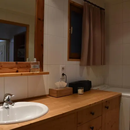 Chaleureux Pmr Avec Terrasse Sud, Parking, Pres De Champagny-en-vanoise Apartment *