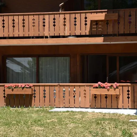 Chaleureux Pmr Avec Terrasse Sud, Parking, Pres De Champagny-en-vanoise - Fr-1-464-80 아파트 라 플라뉴